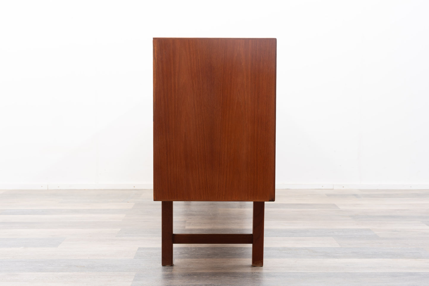 Buffet en teck des années 1960. Fabricant : Ulferts, Tibro Suède, restauré