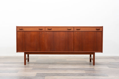 Buffet en teck des années 1960. Fabricant : Ulferts, Tibro Suède, restauré