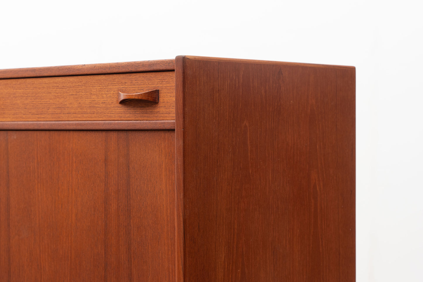 Buffet en teck des années 1960. Fabricant : Ulferts, Tibro Suède, restauré