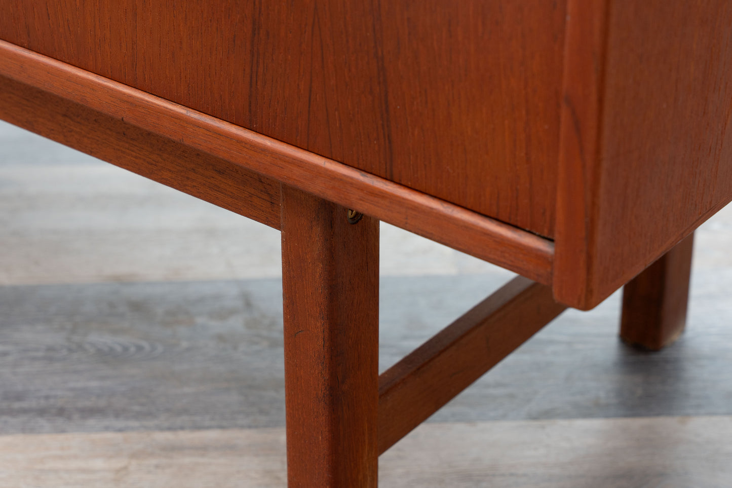 Buffet en teck des années 1960. Fabricant : Ulferts, Tibro Suède, restauré