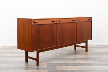 Buffet en teck des années 1960. Fabricant : Ulferts, Tibro Suède, restauré
