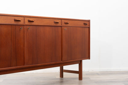 Buffet en teck des années 1960. Fabricant : Ulferts, Tibro Suède, restauré