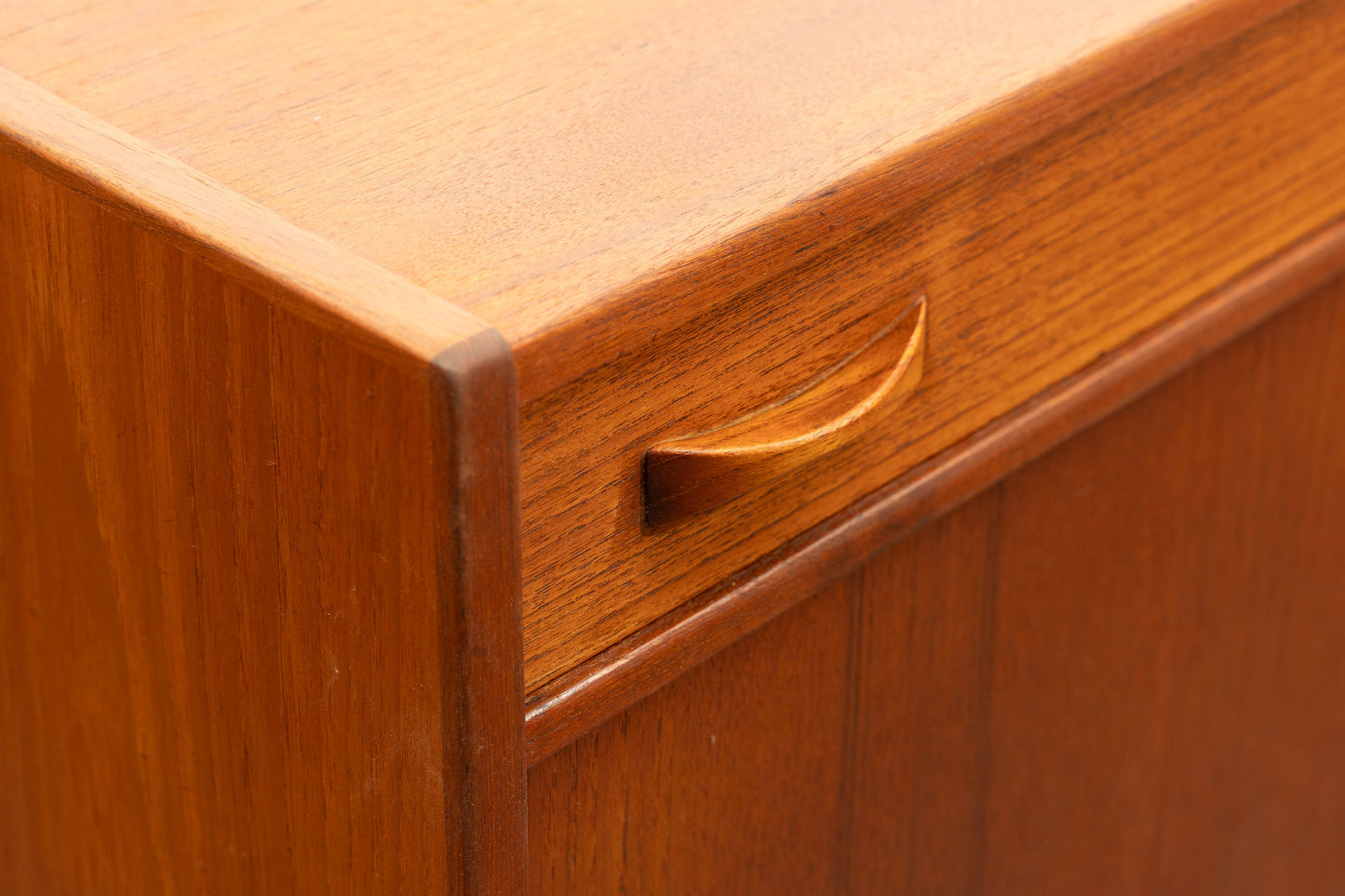 Buffet en teck des années 1960. Fabricant : Ulferts, Tibro Suède, restauré