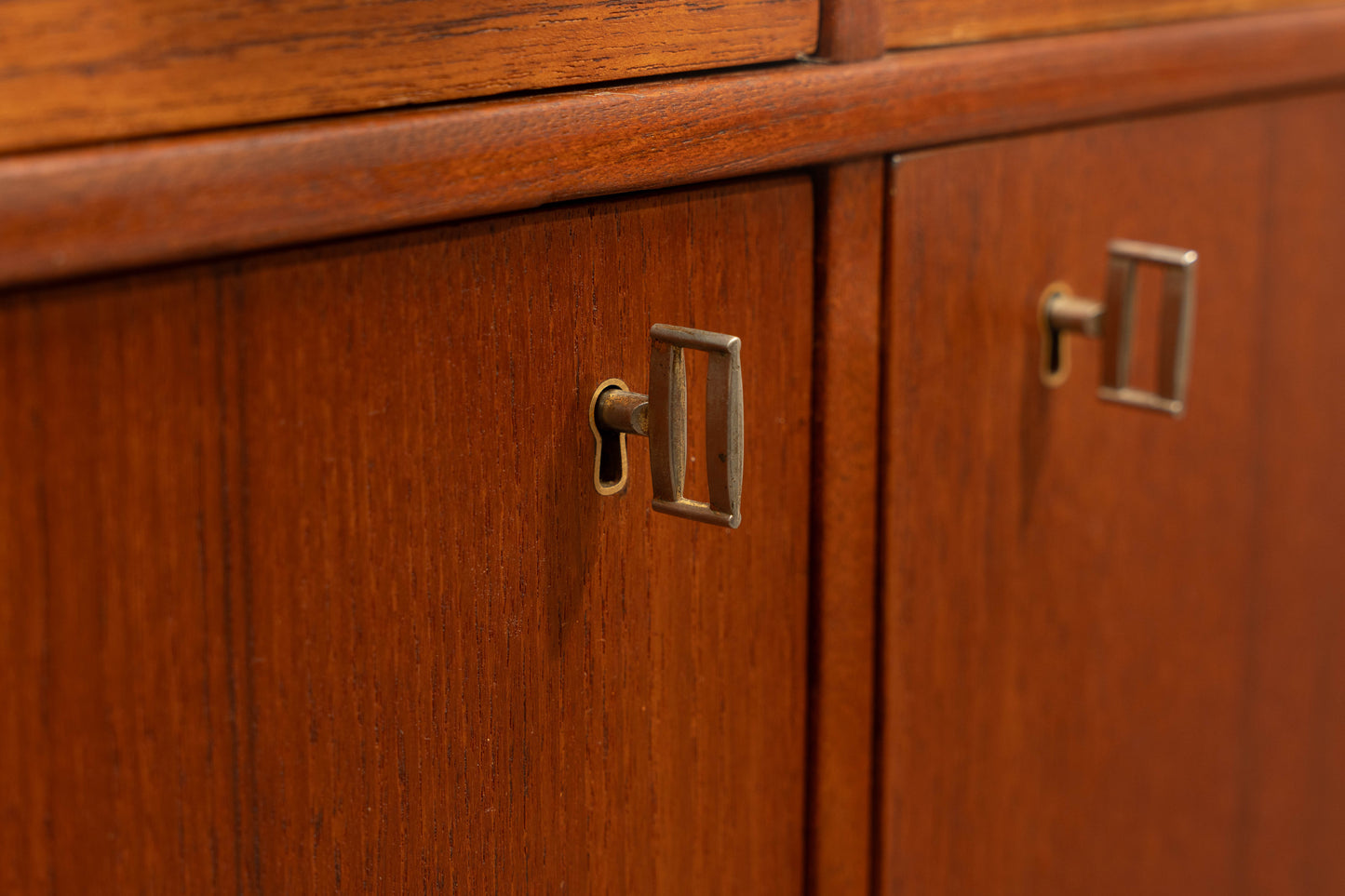 Buffet en teck des années 1960. Fabricant : Ulferts, Tibro Suède, restauré