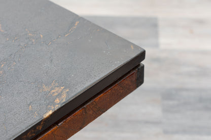 70er-Jahre-Couchtisch, Marmor mit schwarz- und rostbraunem Kunstharz bezogen