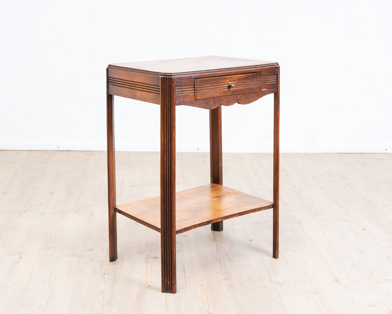 Petite commode Art déco élégante en chêne massif