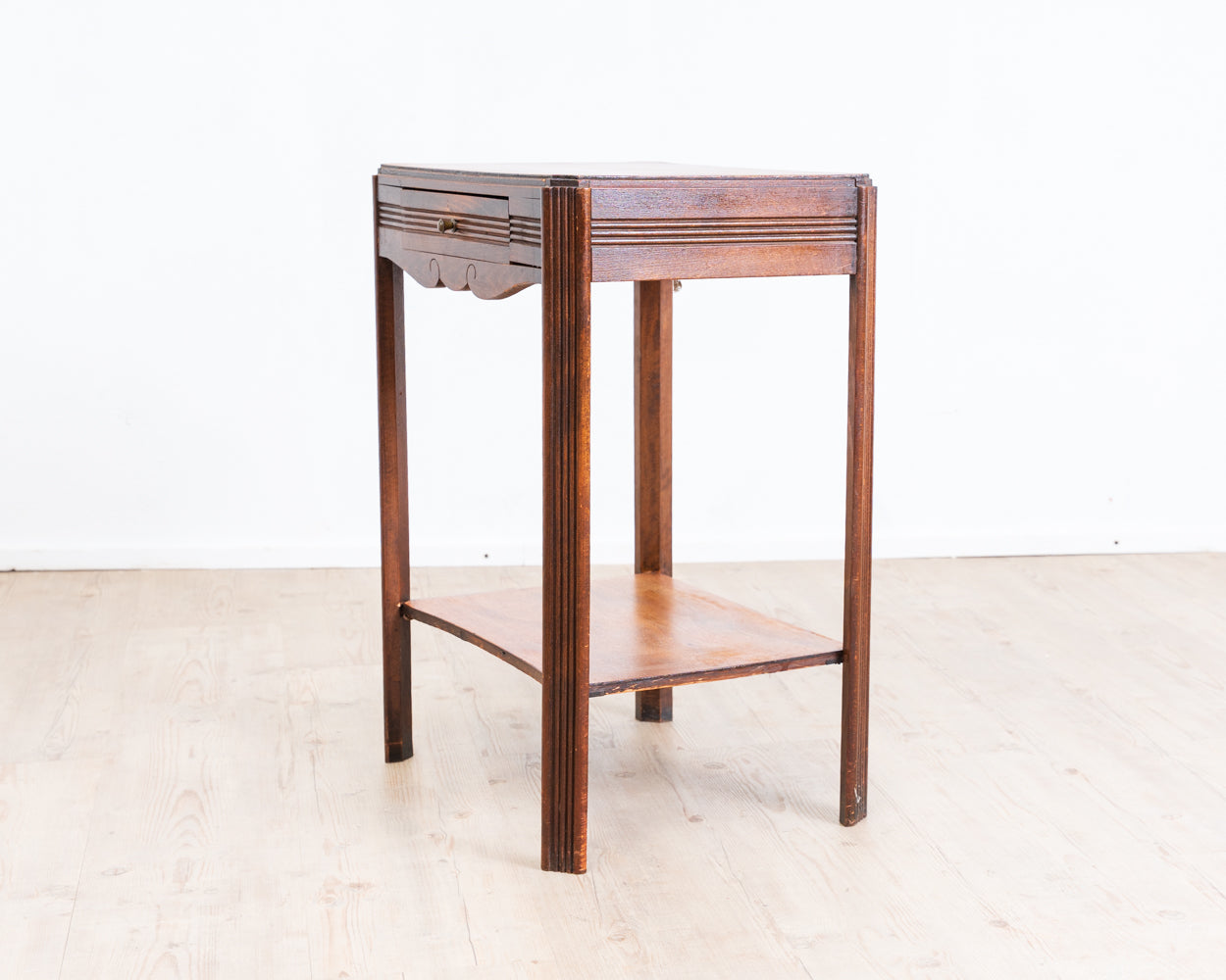 Petite commode Art déco élégante en chêne massif