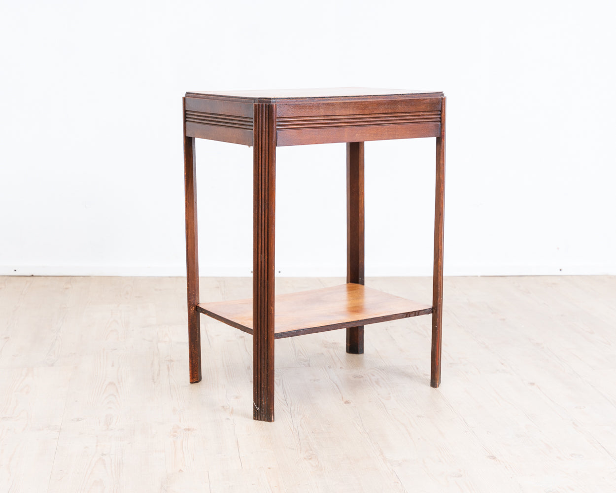 Petite commode Art déco élégante en chêne massif