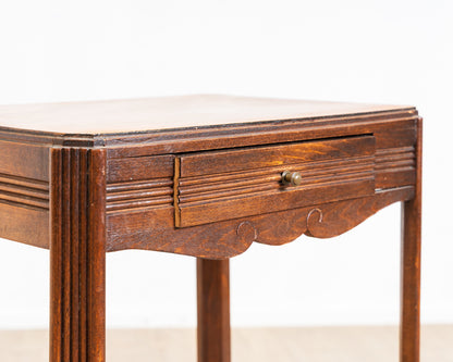Petite commode Art déco élégante en chêne massif