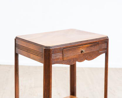 Petite commode Art déco élégante en chêne massif