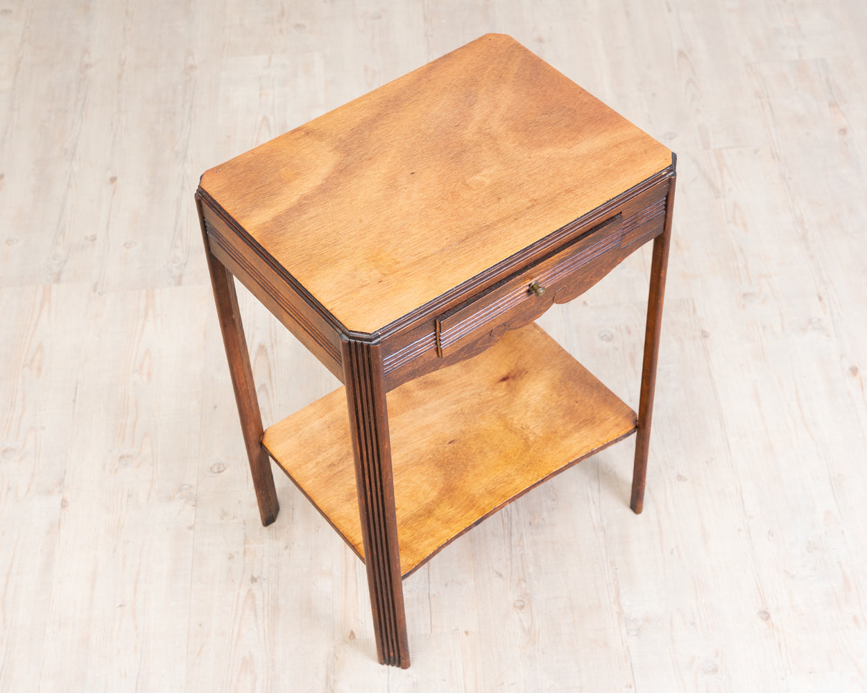 Petite commode Art déco élégante en chêne massif