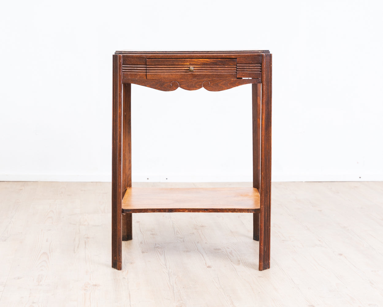 Petite commode Art déco élégante en chêne massif