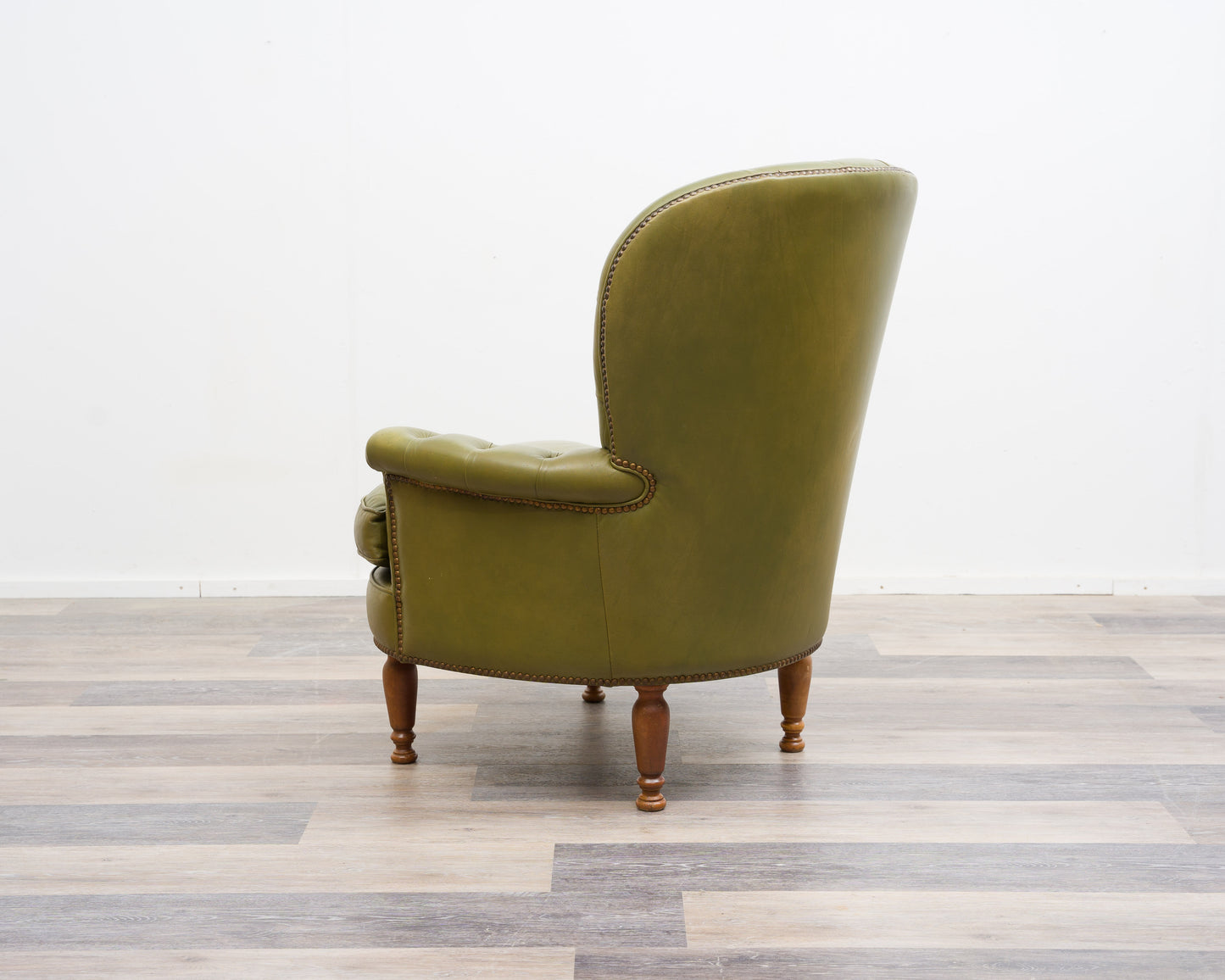 Kleiner Chesterfield-Sessel,Kamin-Sessel in olivgrünem Leder