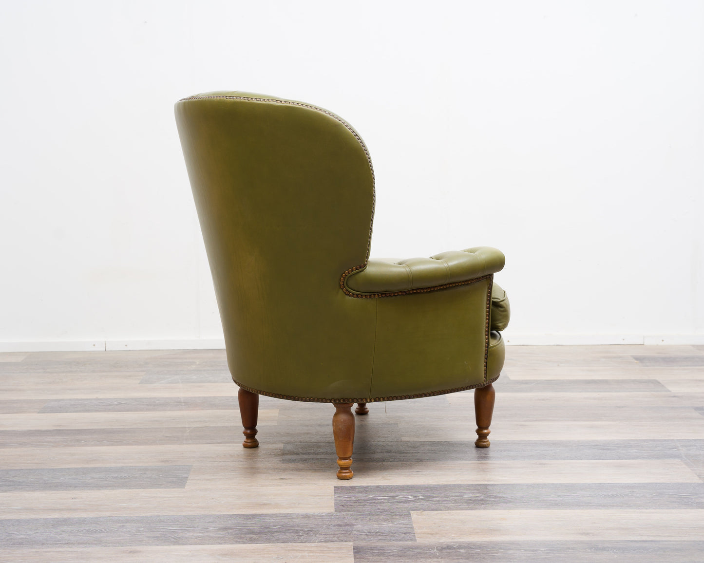 Kleiner Chesterfield-Sessel,Kamin-Sessel in olivgrünem Leder