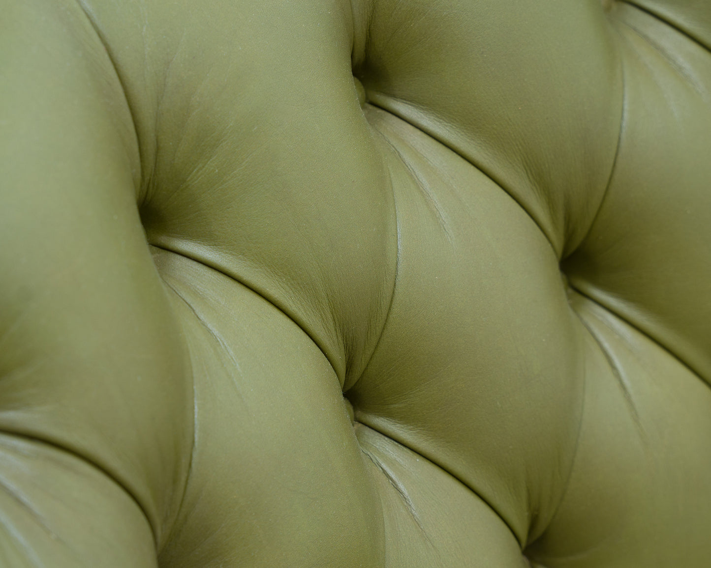 Kleiner Chesterfield-Sessel,Kamin-Sessel in olivgrünem Leder