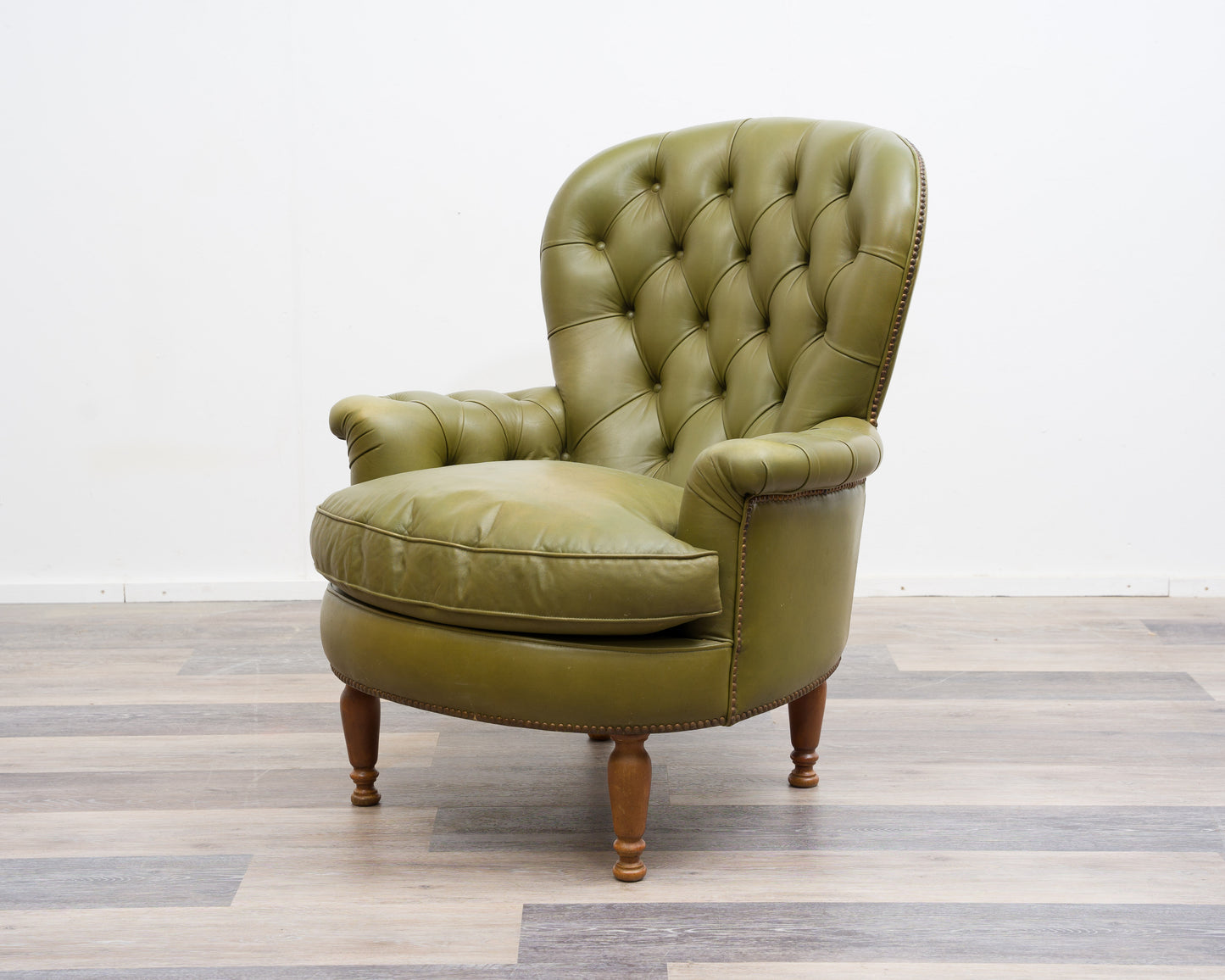 Kleiner Chesterfield-Sessel,Kamin-Sessel in olivgrünem Leder