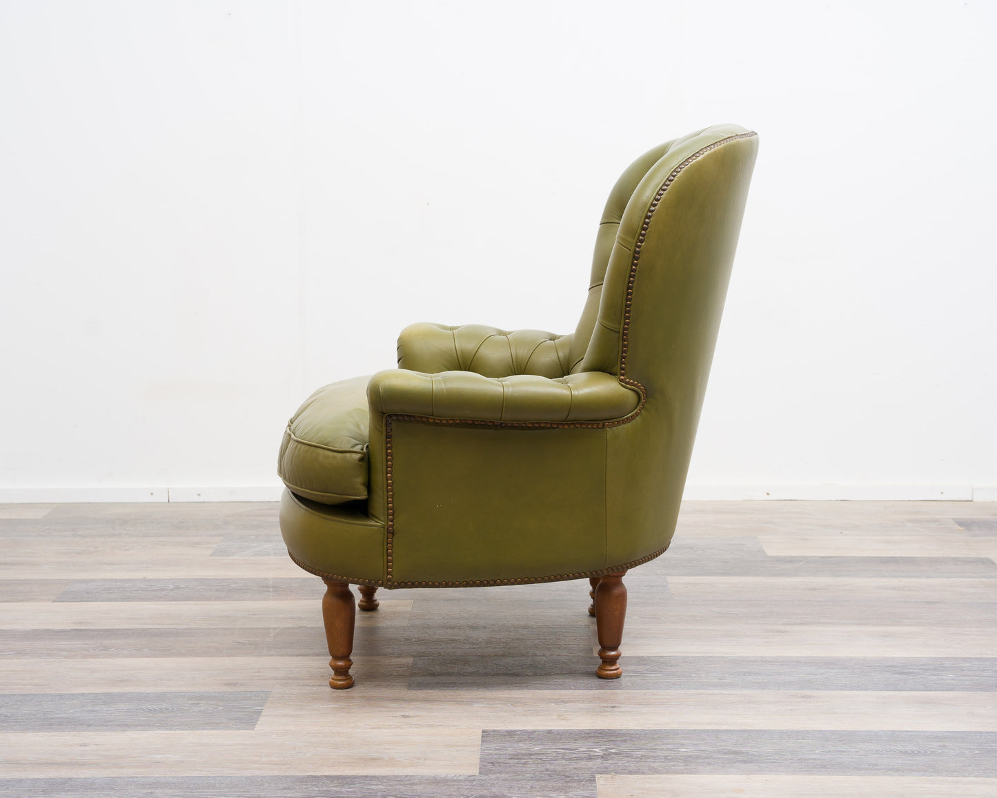 Kleiner Chesterfield-Sessel,Kamin-Sessel in olivgrünem Leder
