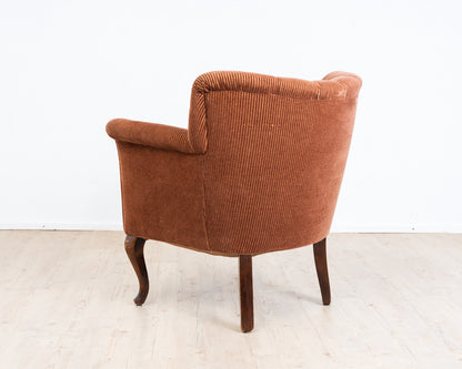 Fauteuil club confortable des années 40 avec revêtement en velours côtelé orange/marron