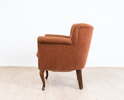 Fauteuil club confortable des années 40 avec revêtement en velours côtelé orange/marron