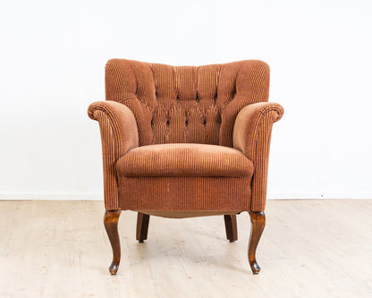 Fauteuil club confortable des années 40 avec revêtement en velours côtelé orange/marron