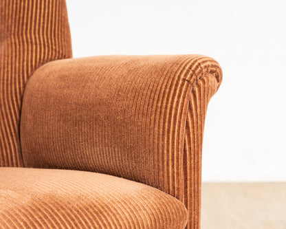 Fauteuil club confortable des années 40 avec revêtement en velours côtelé orange/marron