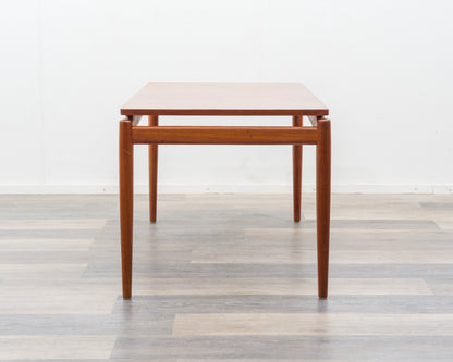 Grande table basse scandinave en teck des années 1960
