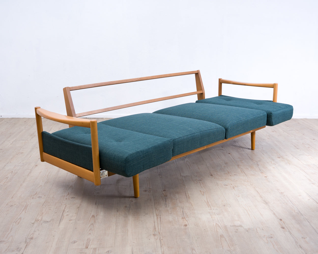 Seltenes 60er Jahre „Stella“-Sofa / Daybed aus  Massiv Buchenholz  Hersteller Walter Knoll,
