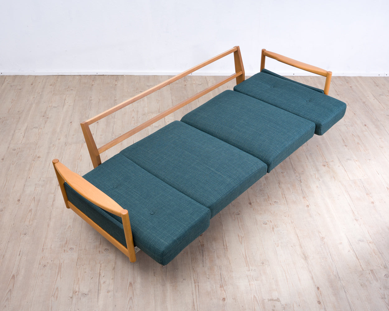 Seltenes 60er Jahre „Stella“-Sofa / Daybed aus  Massiv Buchenholz  Hersteller Walter Knoll,