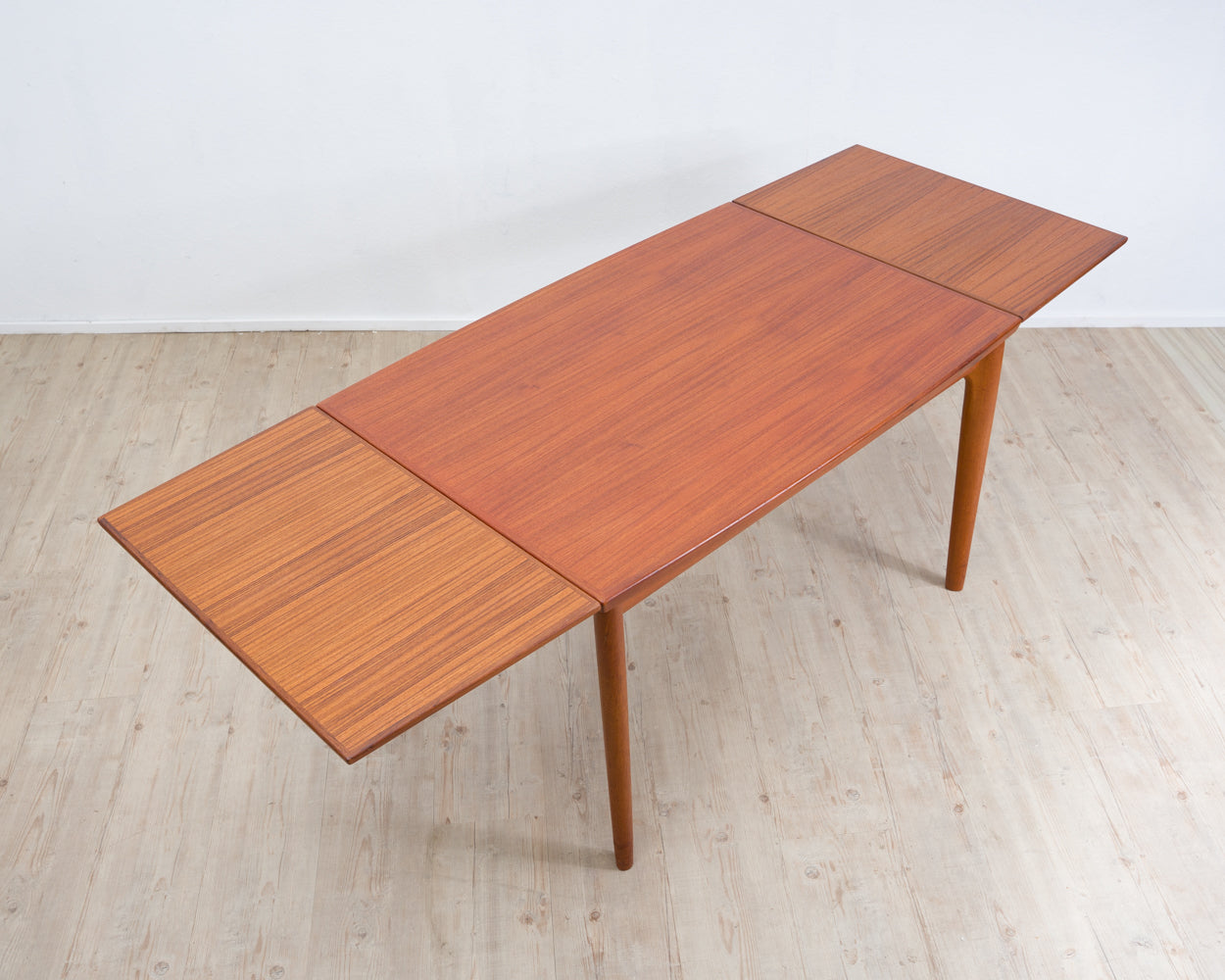 Teak dining table, Made in Denmark, by Glostrup, design Grete Jalk