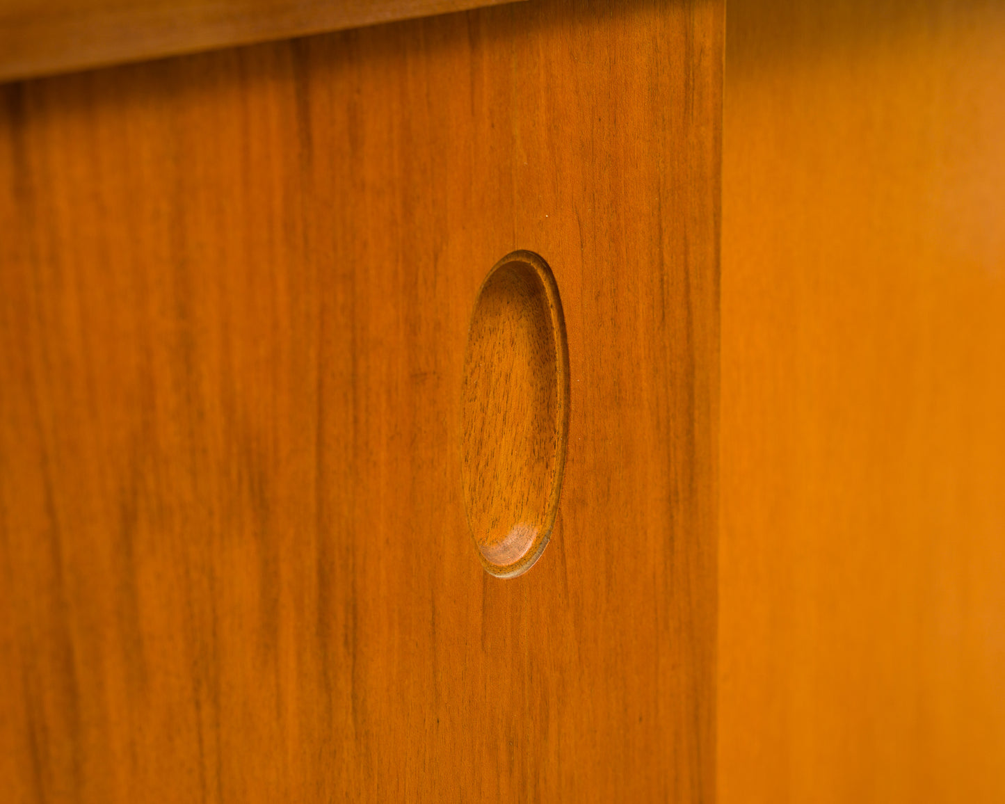 50er Jahre Nussbaum Sideboard mit Schiebetüren Design Georg Satink,Hersteller,  WK Möbel, Germany