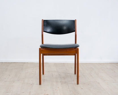 A Danish dining chair/chair. Teak, faux leather, manufacturer Glostrup