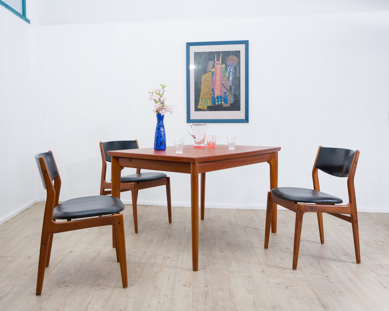 A Danish dining chair/chair. Teak, faux leather, manufacturer Glostrup