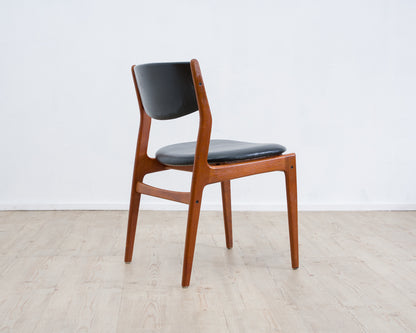 A Danish dining chair/chair. Teak, faux leather, manufacturer Glostrup