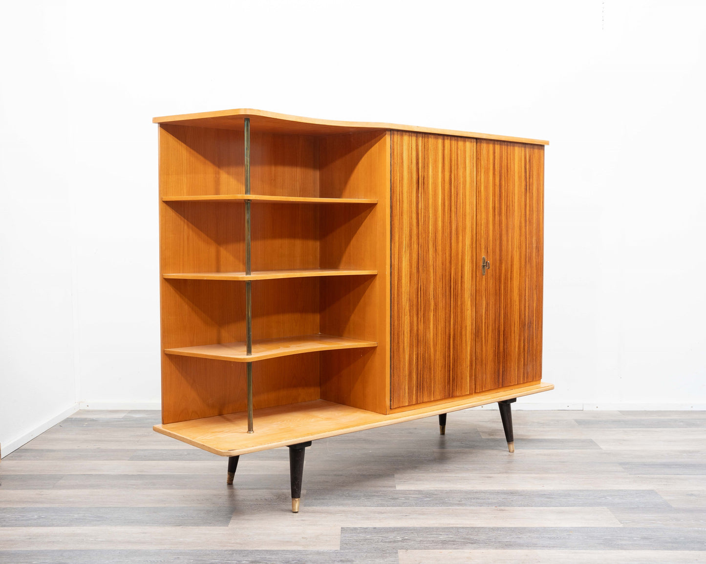 Highboard aus den 1950er Jahren aus Esche und Zebrano, mit offenen Regalen