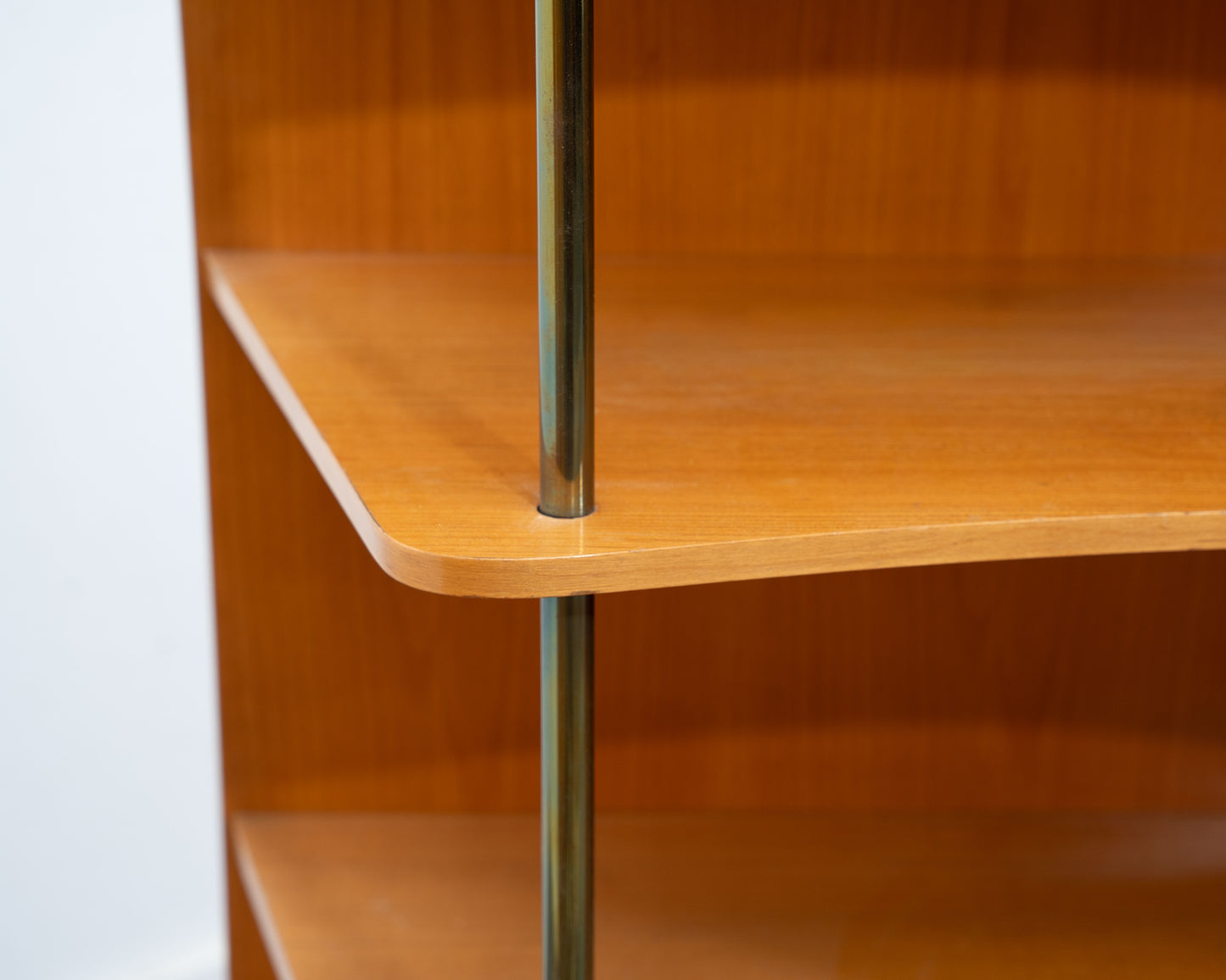 Highboard aus den 1950er Jahren aus Esche und Zebrano, mit offenen Regalen