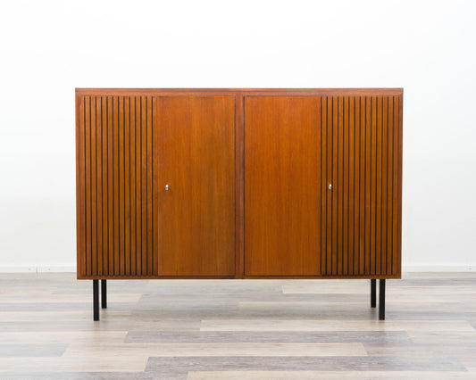 Großes Highboard aus Teakholz mit geriffelten Türen, 60er Jahren