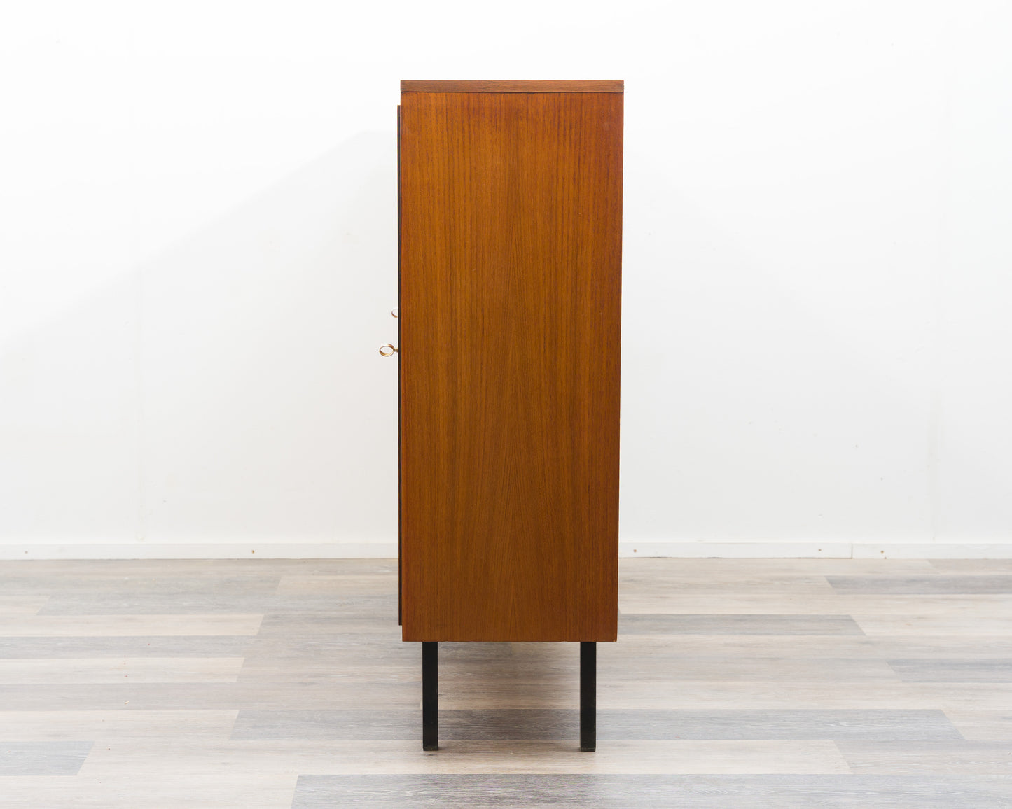 Grand buffet haut en teck avec portes cannelées, années 1960