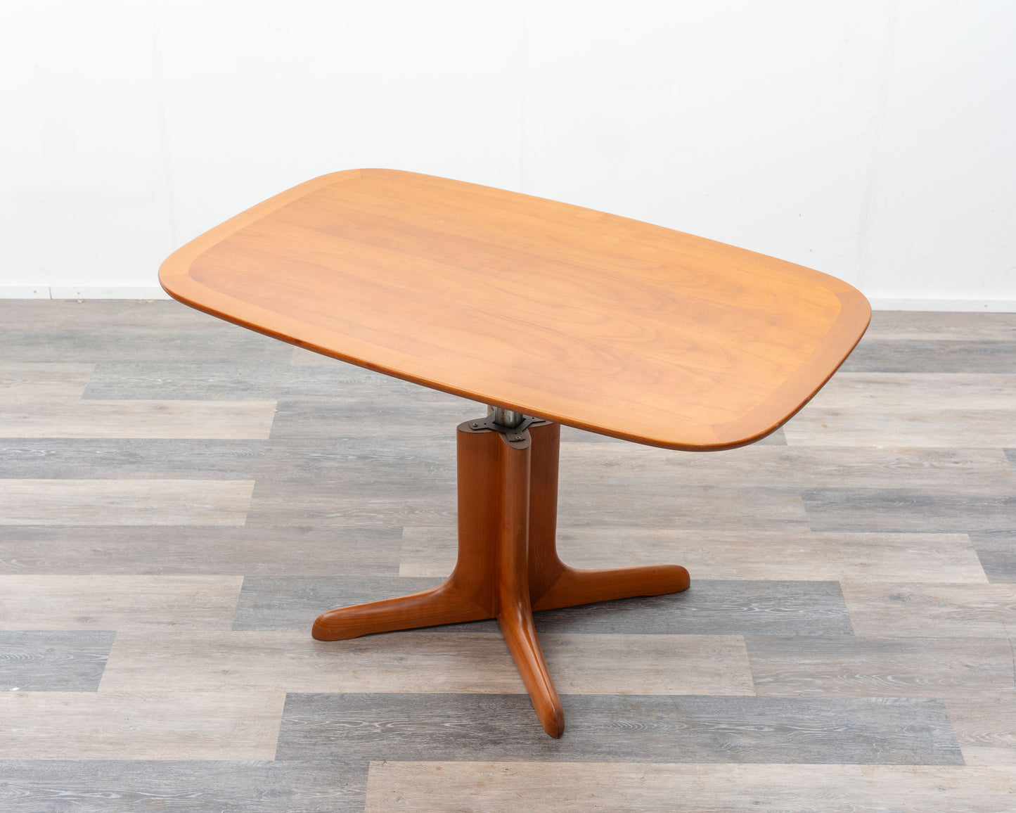 Esstisch/Couchtisch, mit höhenverstellbarer Funktion, aus Kirschholz, 70er Jahre