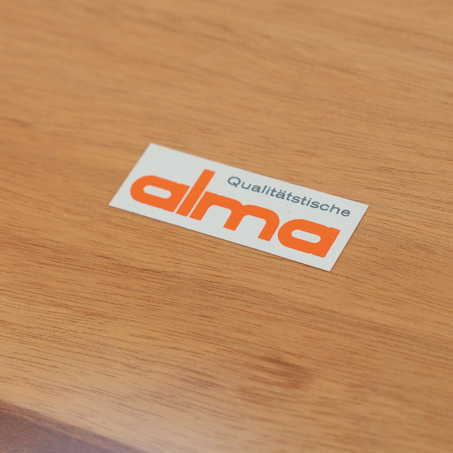 Esstisch/Couchtisch, mit höhenverstellbarer Funktion, aus Kirschholz, 70er Jahre