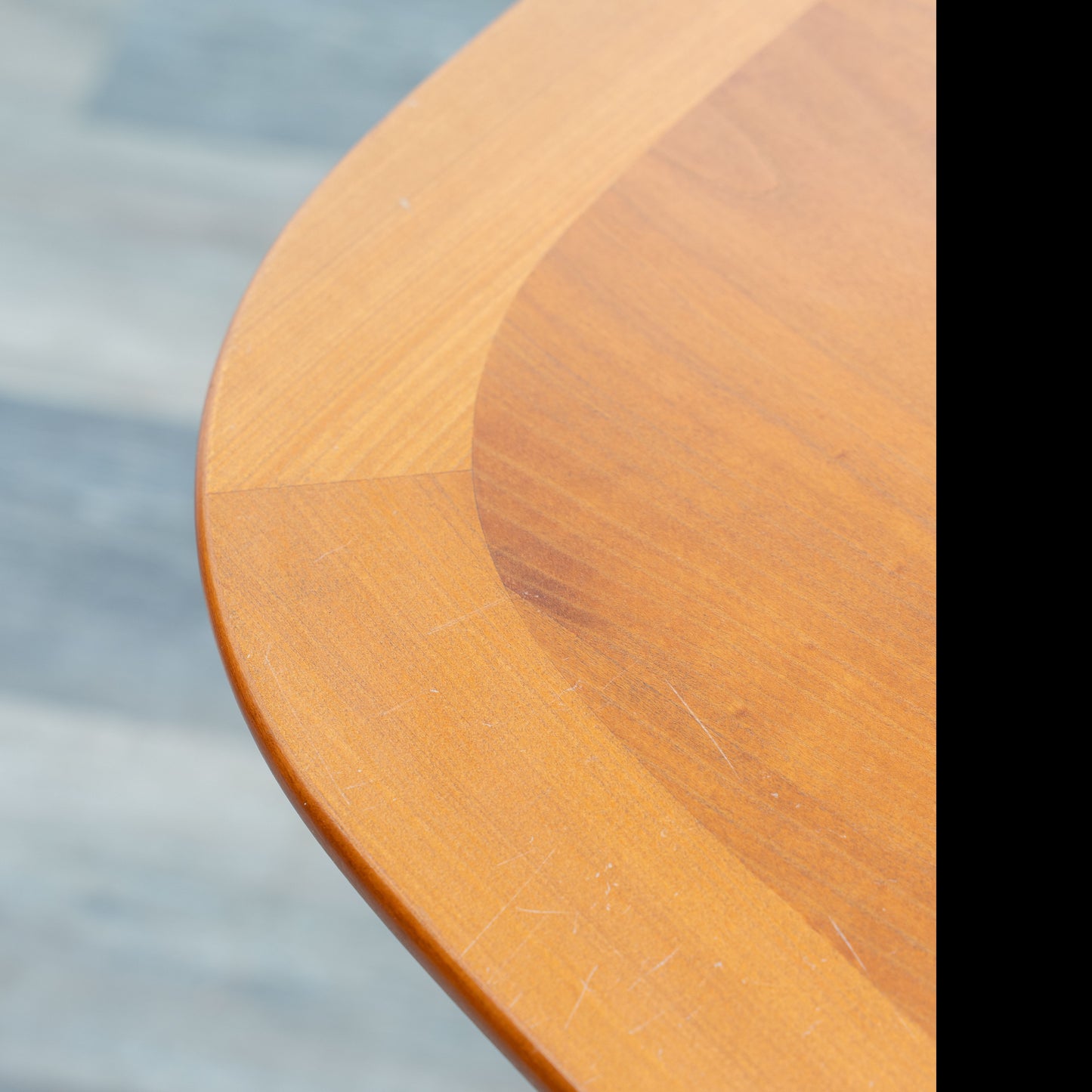 Esstisch/Couchtisch, mit höhenverstellbarer Funktion, aus Kirschholz, 70er Jahre