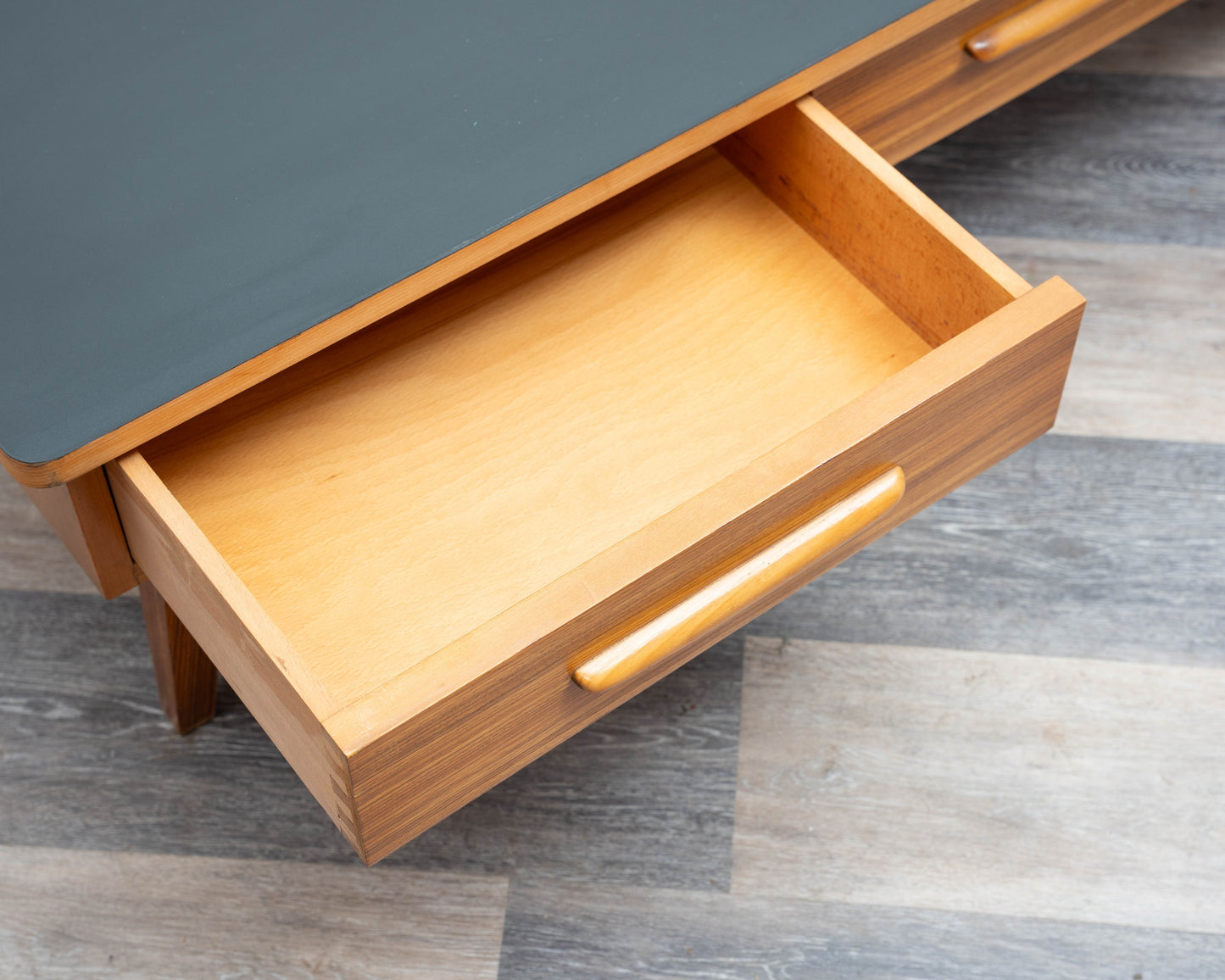 Meuble bas des années 1950 avec surface Resopal