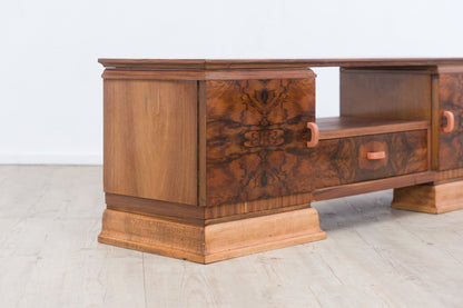 Art-déco-Lowboard aus kaukasischem Nussbaum – restauriert