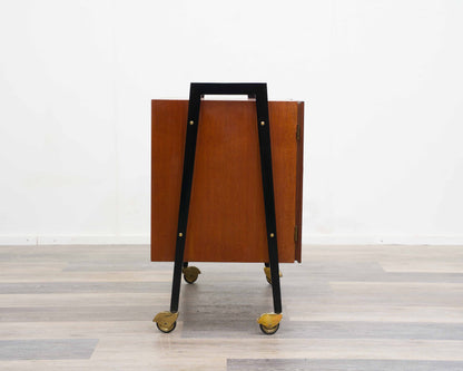 Bar-Schrank auf Rollen in Teakholz. Skandinavisches Design.