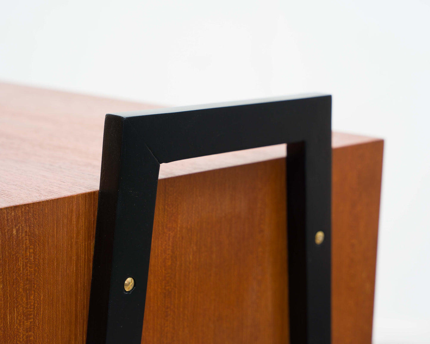 Bar-Schrank auf Rollen in Teakholz. Skandinavisches Design.