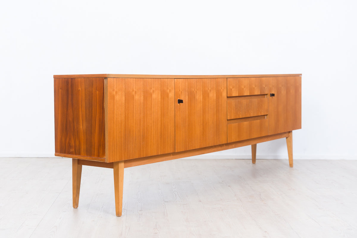 Grand buffet en noyer des années 60, fabricant Royal Sweden