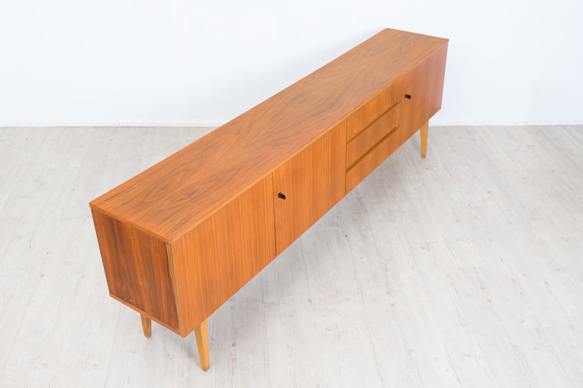 Grand buffet en noyer des années 60, fabricant Royal Sweden