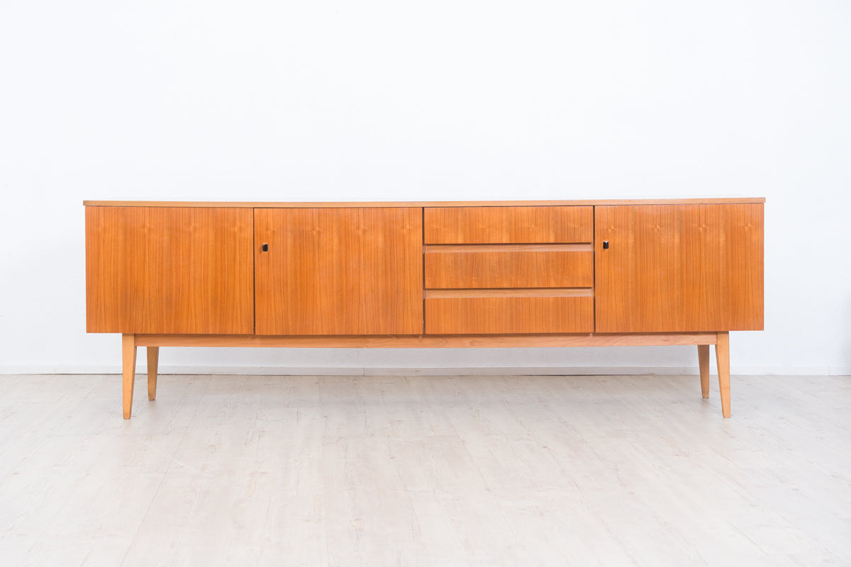 Grand buffet en noyer des années 60, fabricant Royal Sweden
