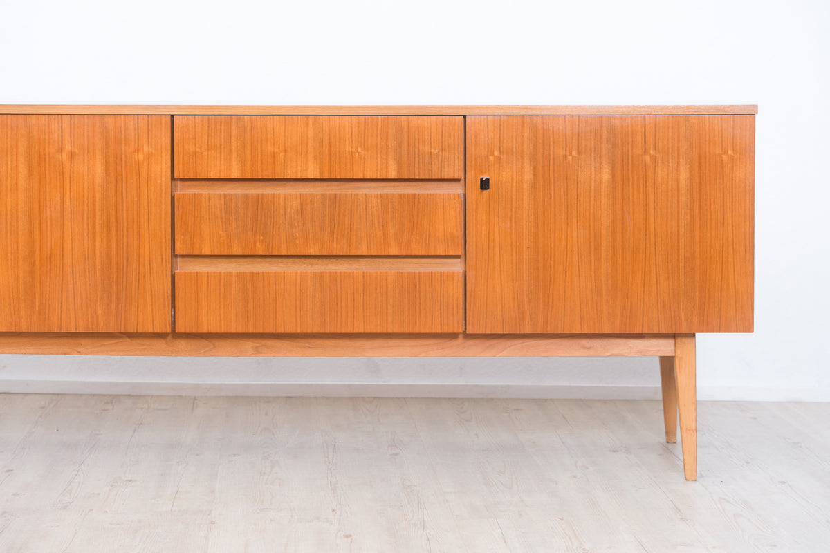 Grand buffet en noyer des années 60, fabricant Royal Sweden