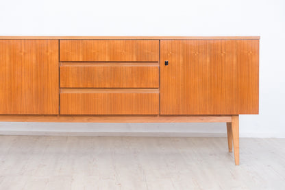 Grand buffet en noyer des années 60, fabricant Royal Sweden