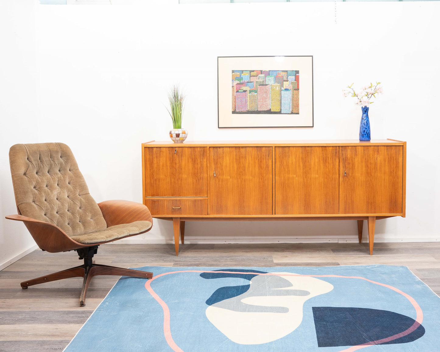 Buffet des années 1960 en noyer, avec compartiment bar